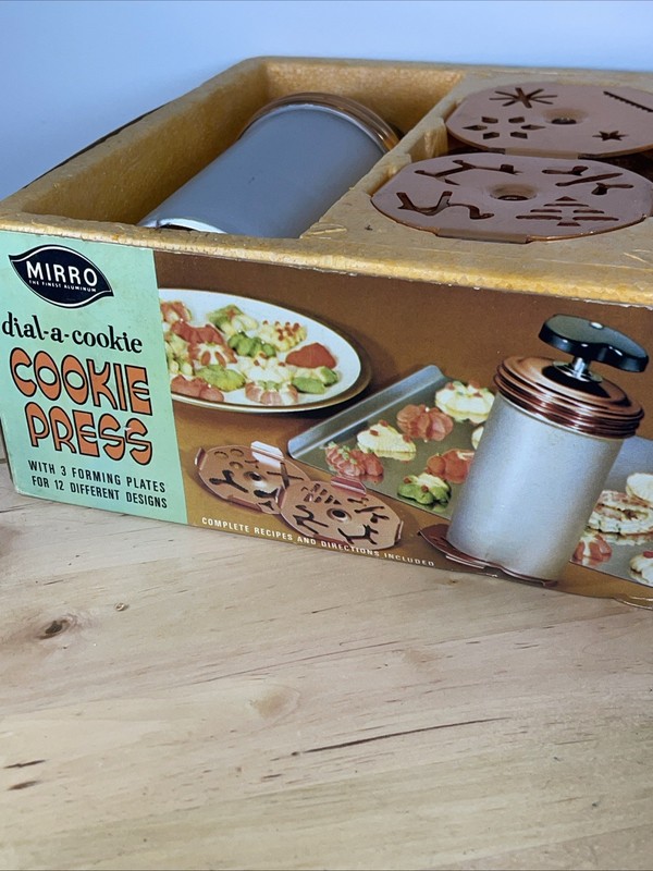 MIRRO DIAL-A-COOKIE, COOKIE PRESS, 3 DISCS & 12 PATTERNS USA Made Mid Century gallery
