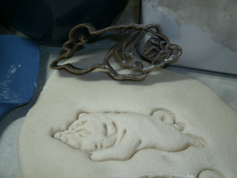 SLEEPING PUG LAYING DOWN DOG BREED ANIMAL PET PUPPY SIT COOKIE CUTTER USA PR2373 gallery