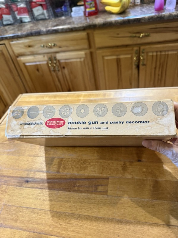 Vintage Wear Ever Cookie Gun And Pastry Decorator Cat No 3365 gallery