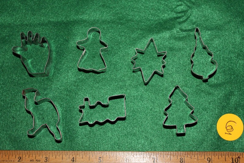 MINIATURE CHRISTMAS COOKIE CUTTERS STAINLESS STEEL SET OF 7 MADE U.S.A. #6 gallery