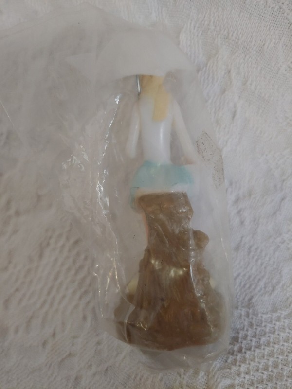 Unused In Package 1973 Girl Umbrella Ducks Geese Basket Wilton 1306-605 Hong Kon gallery
