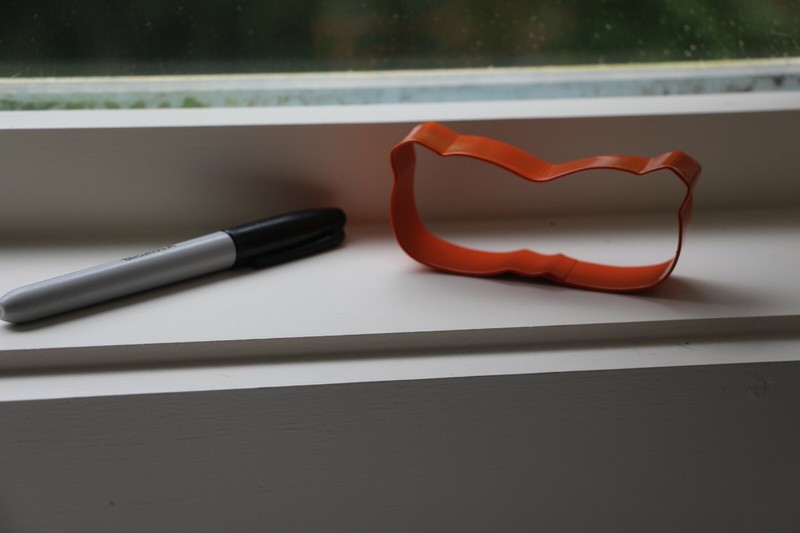 SUNGLASS Cookie CUTTER* NEW* Orange epoxy coated metal summer cookie cutter gallery