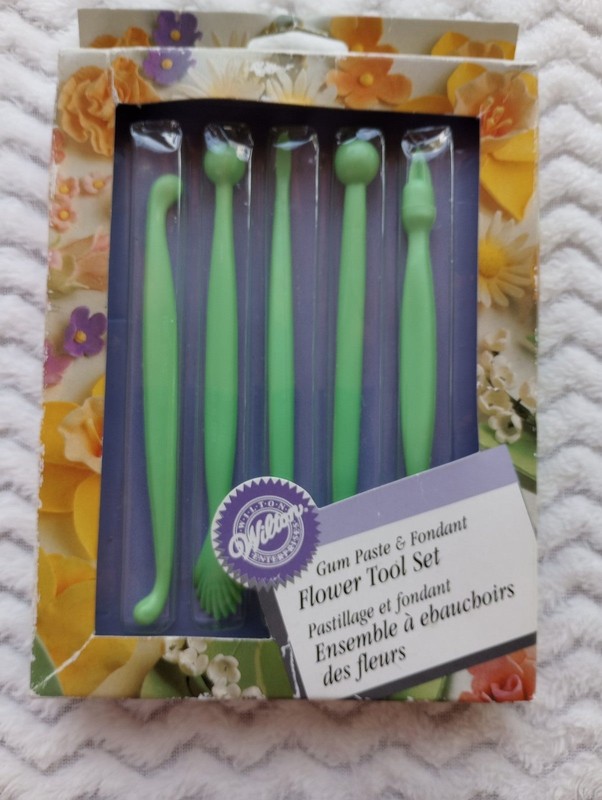 Wilton nib gum paste and fondant flower tool set cake decorating