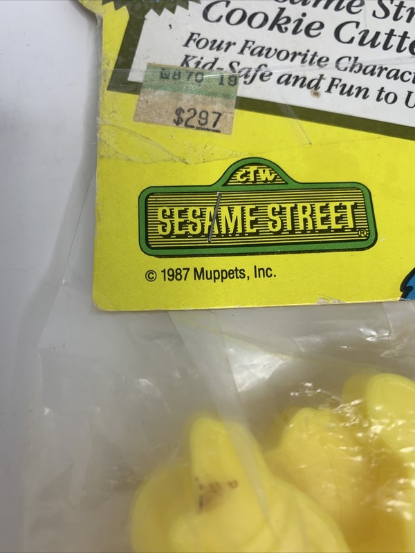 Vintage Sesame Street Wilton Cookie Cutters New Old Stock 1987 Plastic gallery