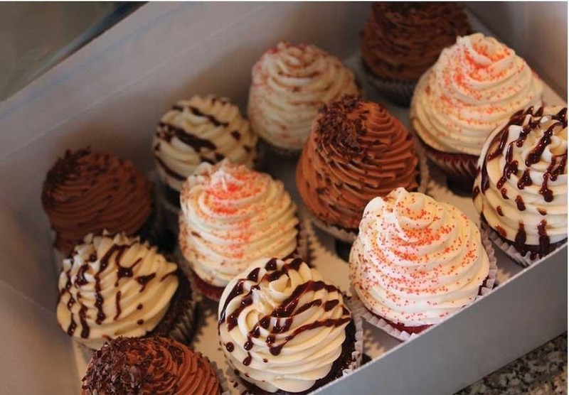 50 Pieces White Customizable Auto-Popup Window Cake/Bakery Box 8"x5 3/4"x2 1/2" gallery