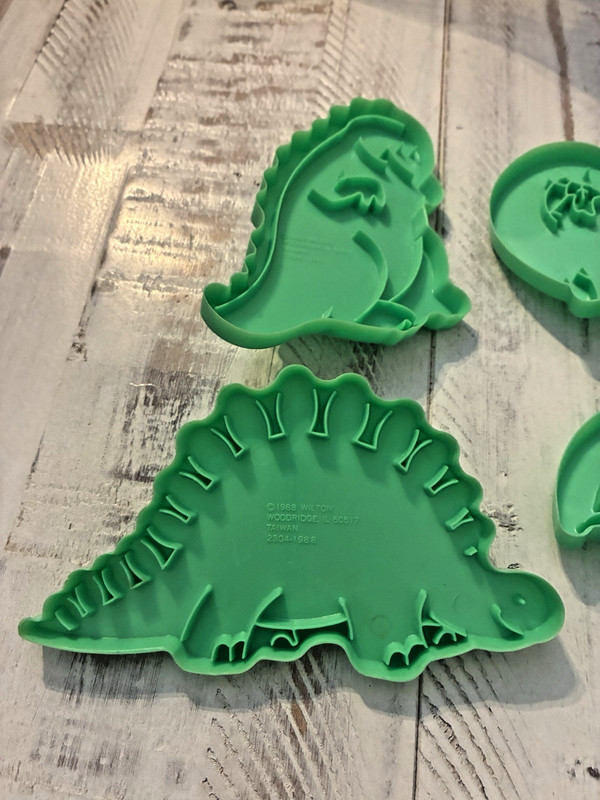 Vtg Wilton Dinosaur Cookie Cutters Set of Four 1988 gallery