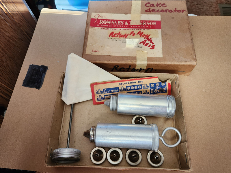 Vintage Cake Decorating Kit