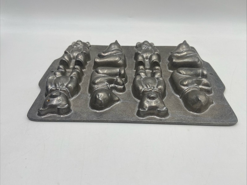 Vintage 3D Teddy Bear Mold Cast Craft Aluminum 8 Bears Mold gallery