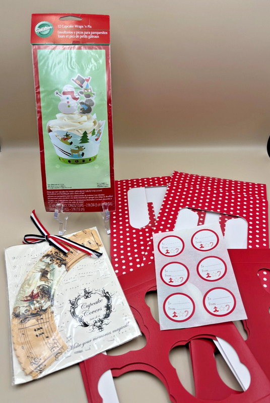 Lot of 12Wilton Wraps ‘n pix Snowman+12 French Xmas cupcake wrap+ 2 Cupcake boxs