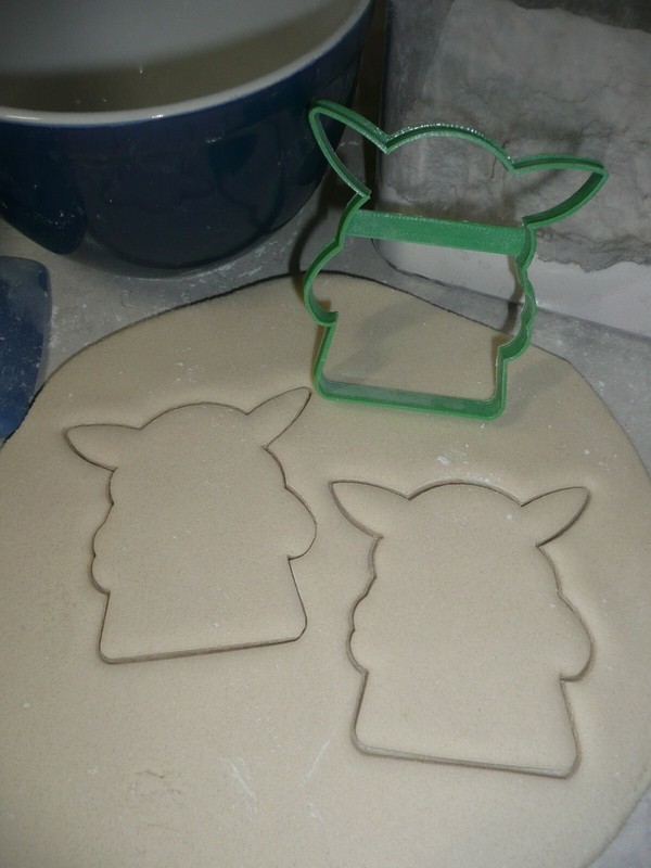 BABY YODA ADORABLE SPACE BABY CHILD POSE 1 STAR WARS COOKIE CUTTER USA PR3356 gallery