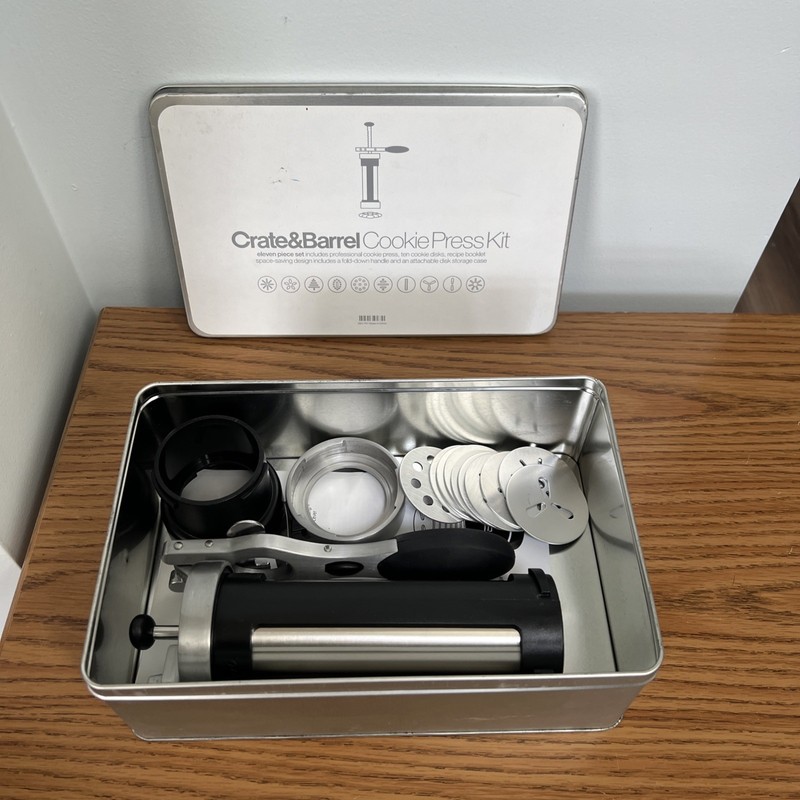 NEW Crate & Barrel Wilton Cookie Pro Press Kit - Ten Decorative Design Disks