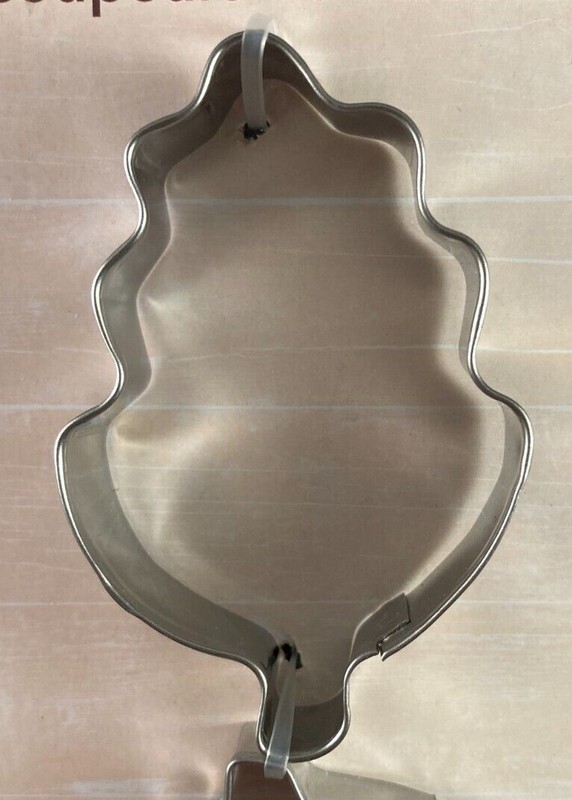 Cookie Cutters - 3 Pieces - Metal - Leaf / Pumpkin / Turkey gallery