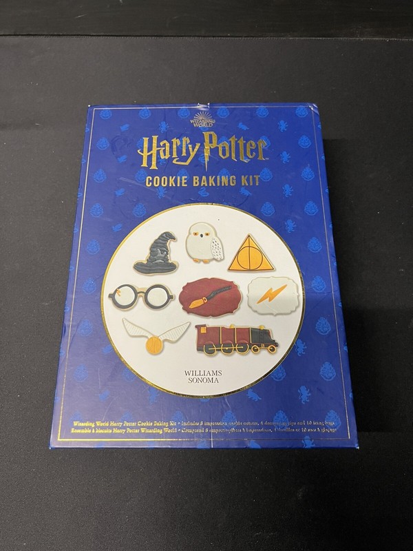 Harry Potter Williams Sonoma Cookie Baking Kit Cutters WIZARDING WORLD.
