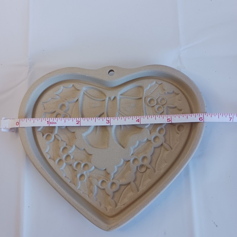 Two Pampered Chef Family Heritage Winter Wreath Welcome Home Heart Cookie Molds gallery