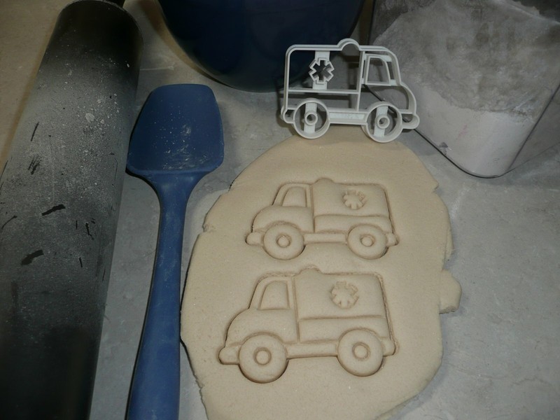 AMBULANCE VEHICLE EQUIPMENT EMERGENCY MEDICAL SERVICES COOKIE CUTTER USA PR2605 gallery