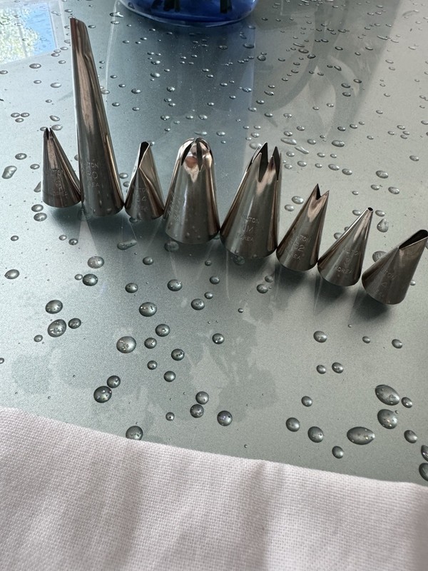 Wilton Icing Nozzle Tips Set Metal/Plastic, Couplers, 1M 2D 4B 104 125Korea gallery