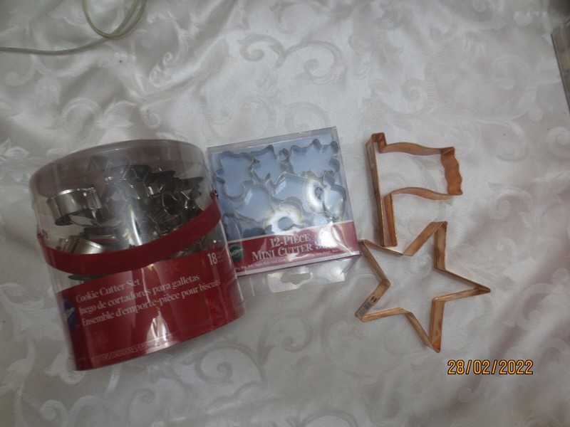 2 Wilton Holiday Shapes Metal Christmas Cookie Cutter Sets & Crate Barrel Copper