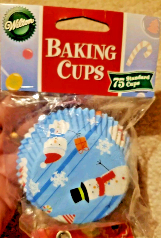 NEW Wilton Lot Of 8 Christmas Popsicle Cookie Cake Liners Cupcake Boxes Decor gallery