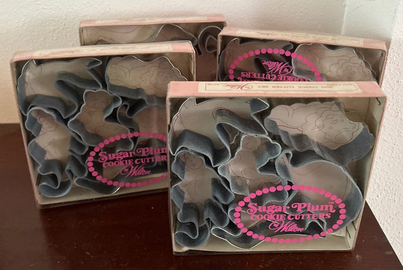 Vintage LOT of 4 Wilton Sugar Plum ZOO Cookie Cutter Set of 6 Each 4x6=24 Cute gallery