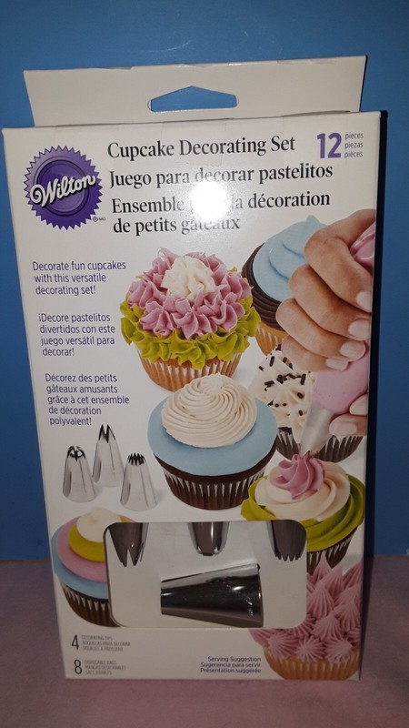 Wilton 12-Piece Cupcake Decorating Set 4 Tips, 8 Bags & Illustrated Directions