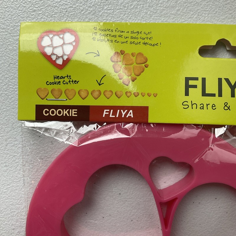 Fliya Cookie Cutter-Hearts Puzzle 12 Cookies From One Cut gallery