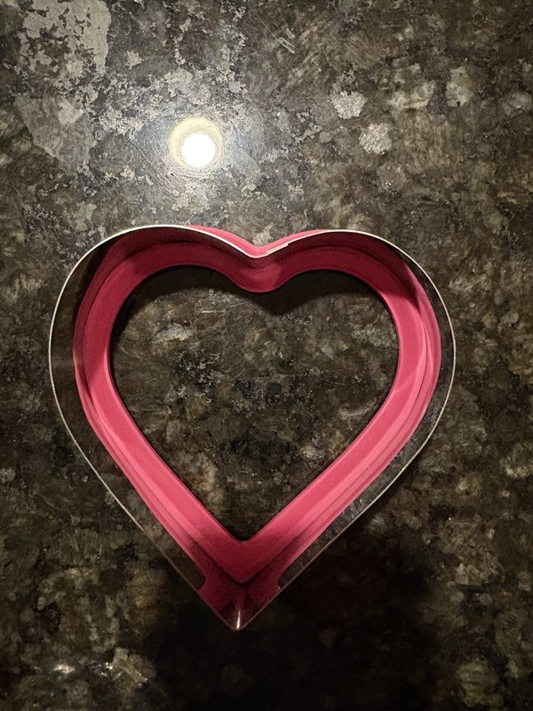 Wilton Large Heart Comfort-Grip Cookie Cutter Valentine’s Day gallery