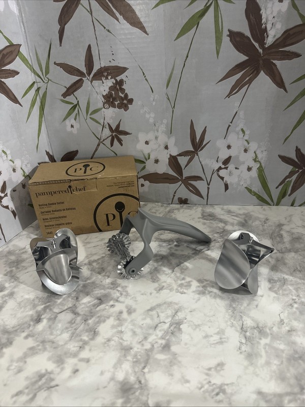 Pampered Chef Rolling Cookie Cutter Item #1442 Retired-Circle, Heart, Square,NIB