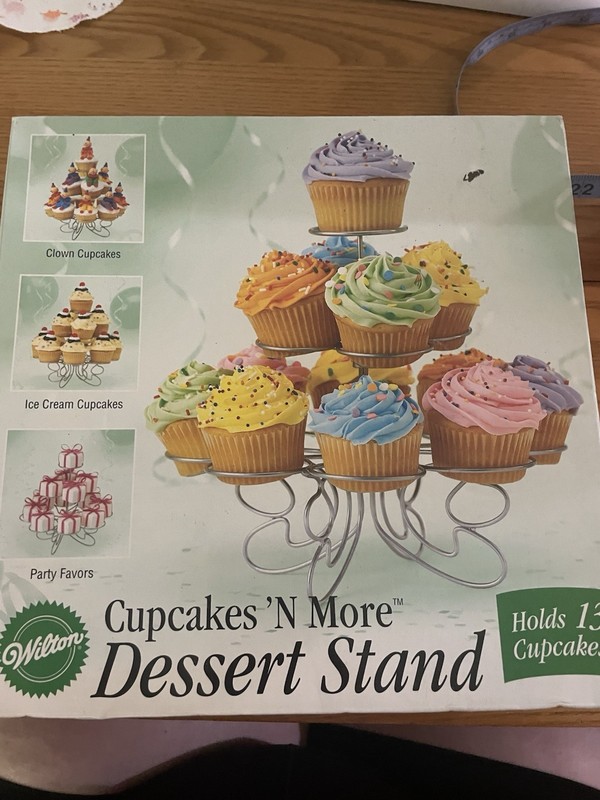 Wilton Cupcake’s And More Small Dessert Stand Holds 13 Cupcakes NIB 2005