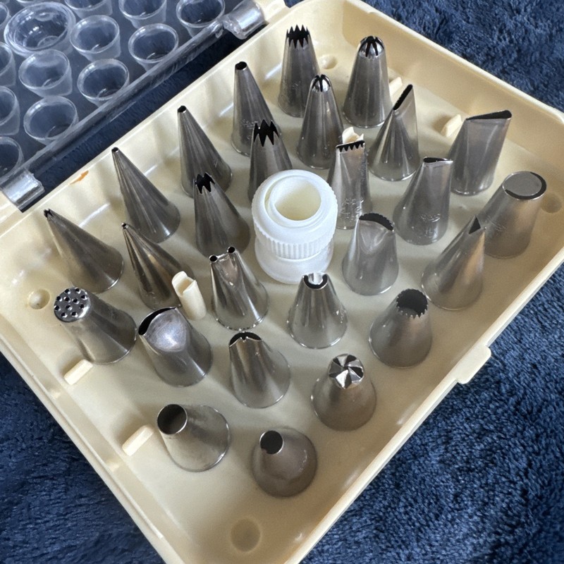 Vintage 1970 Wilton 26 Piece Piping Tip Set Cake Decorating Tips in Storage Case gallery