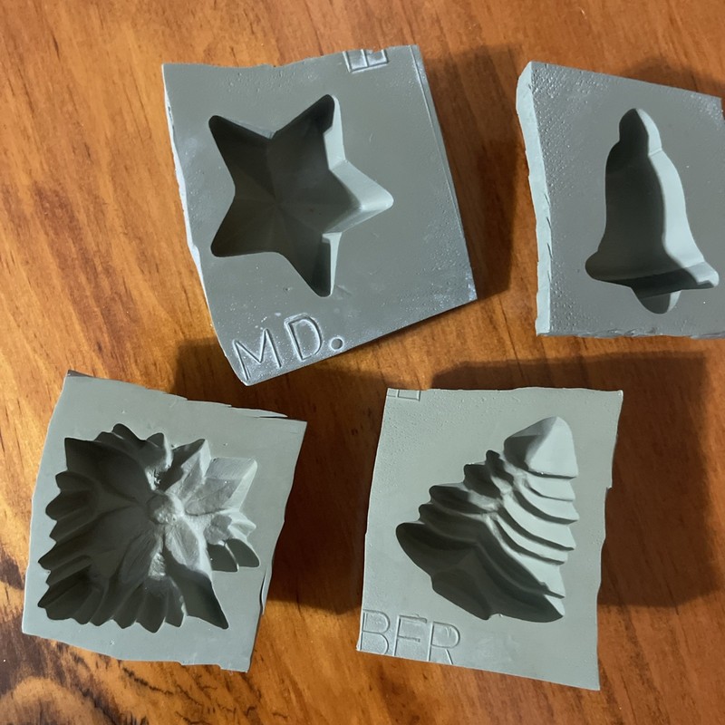 Set 4 VINTAGE Rubber Molds star bell tree poinsettia Cream Mint WEDDING Candy