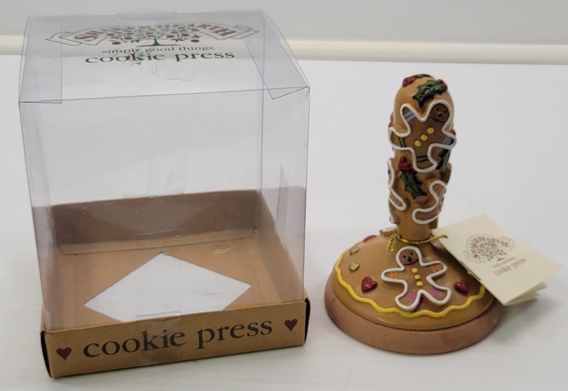 *D) Vintage 1997 Shaker Hearth Christmas Gingerbread Man Terracotta Cookie Press