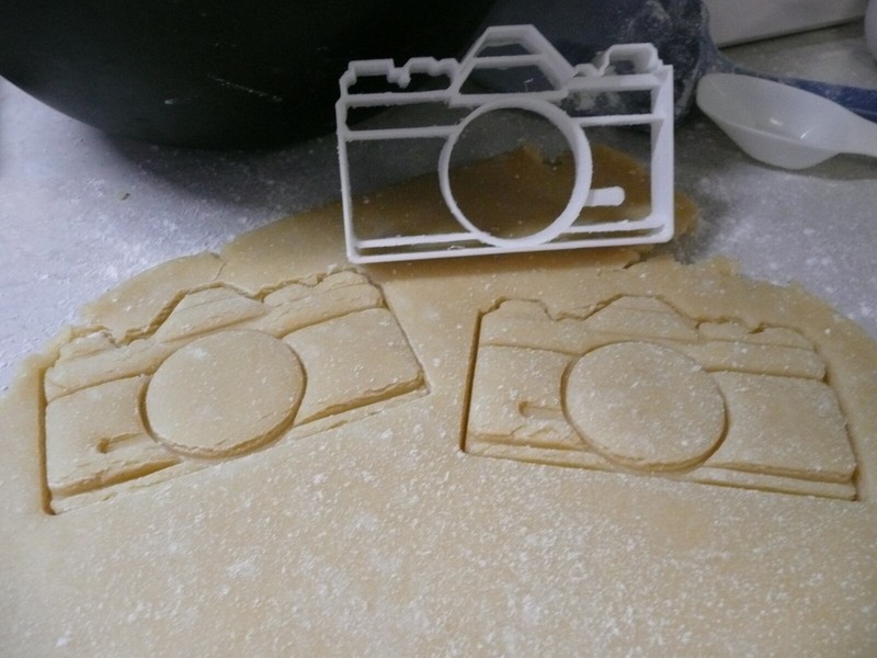 WORLD TRAVEL SET OF 6 GLOBE PLANE PARIS CAMERA SUITCASE TAG COOKIE CUTTER PR1032 gallery