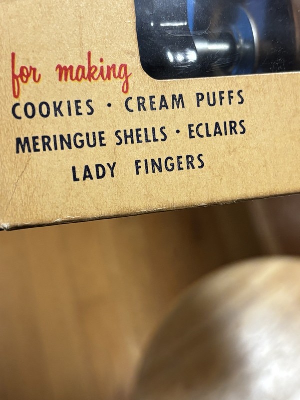 Mirro Cookie Pastry Press 12 Discs Wood Stand 3 Frosting Tips Recipe Baking gallery
