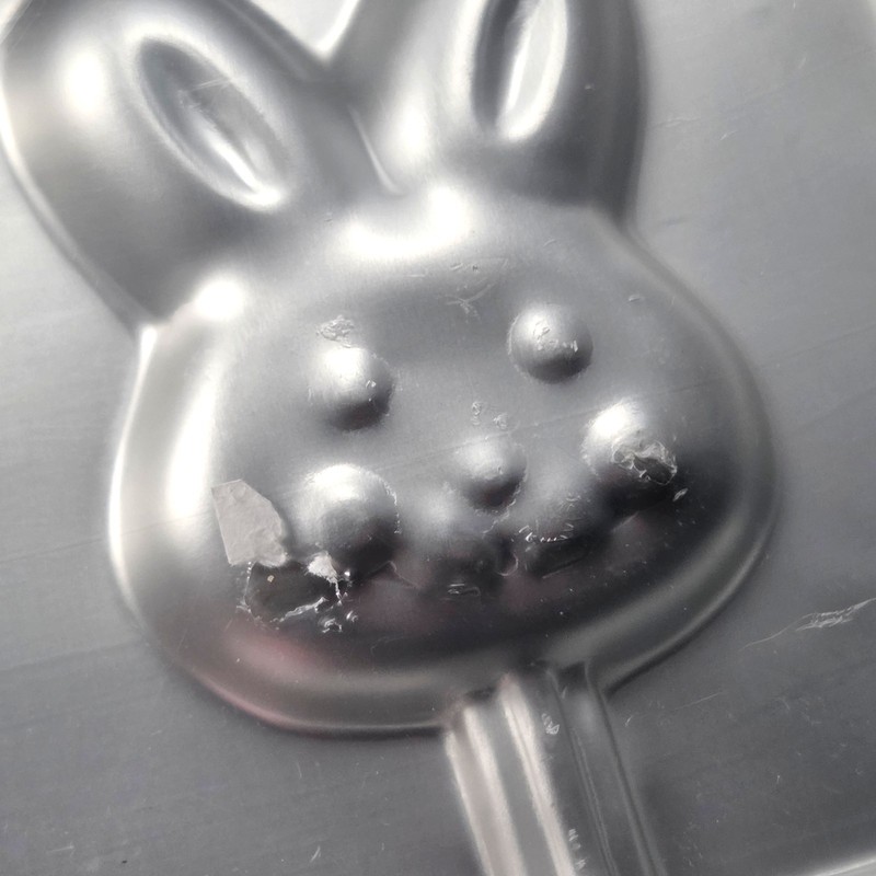 NEW Vtg Easter Wilton 2105-8106 Bunny Cookie Treats On A Stick Pan Spring 1996 gallery