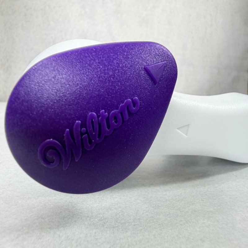 Wilton Simple Success Cookie Press White Purple 12 Discs Trigger Handle gallery