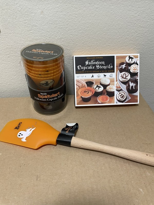 NEW Williams Sonoma Tovolo Halloween Baking Set Spatula Cupcake Molds Stencils