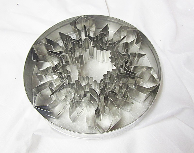 Ateco Plain Edge Stainless Steel Snowflake Cutter 5 Pc Set 4843 NEW IN BOX gallery