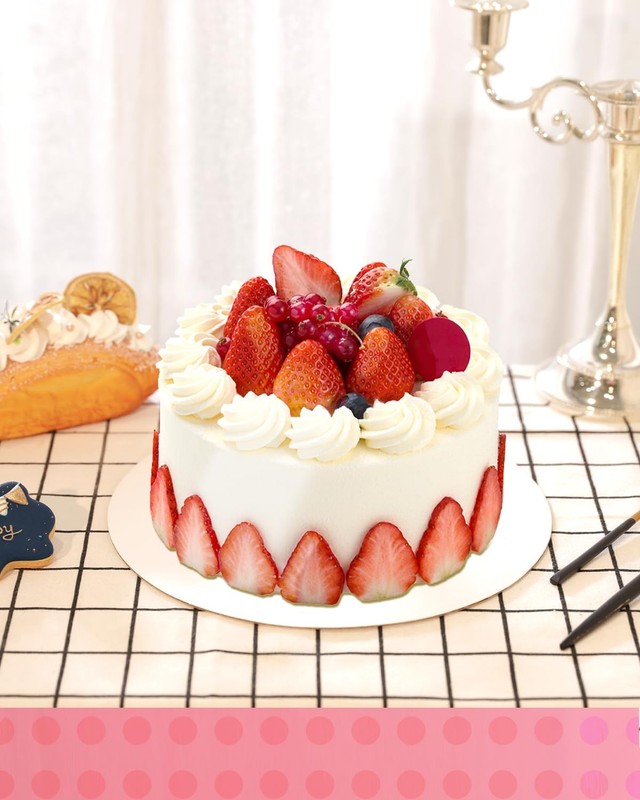 13 Inch White Cake Boards Round FoodGrade Cardboard Circles Base 40 PCS gallery