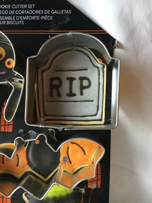 New ! Wilton Halloween 7 Pieces Cookie Cutter Set Fun 4 All Ages gallery
