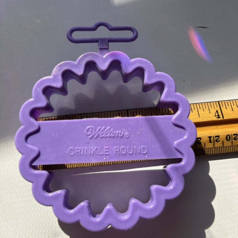 Used Wilton Purple Comfort Grip Circle Crinkle Cookie Cutter 3 inches inches VTG gallery