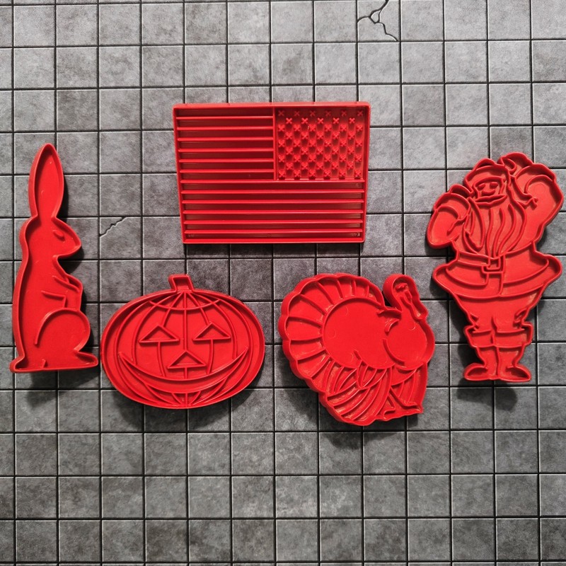 5pc Red Holiday Cookie Cutter Set X-Mas Halloween Easter Thanksgiving VTG 1970’s