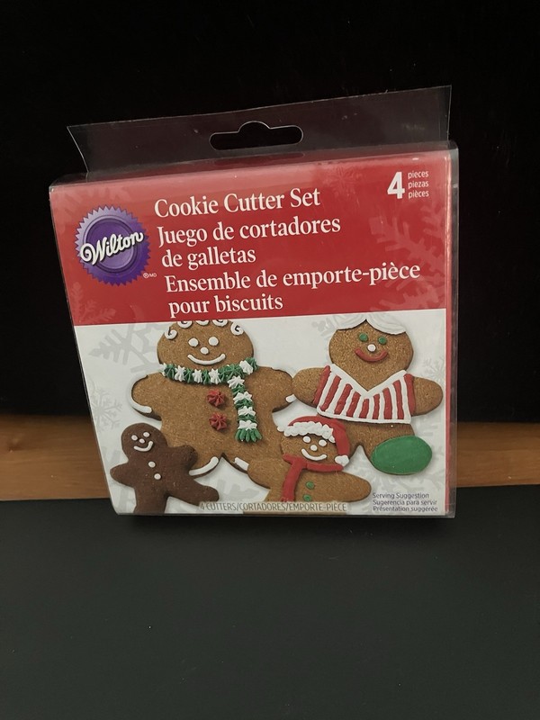 Gingerbread Man Cookie Cutters 4 Piece Christmas Holidays Wilton! New!