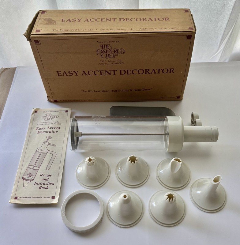 Pampered Chef 1778 Easy Accent Decorator with 6 Tips