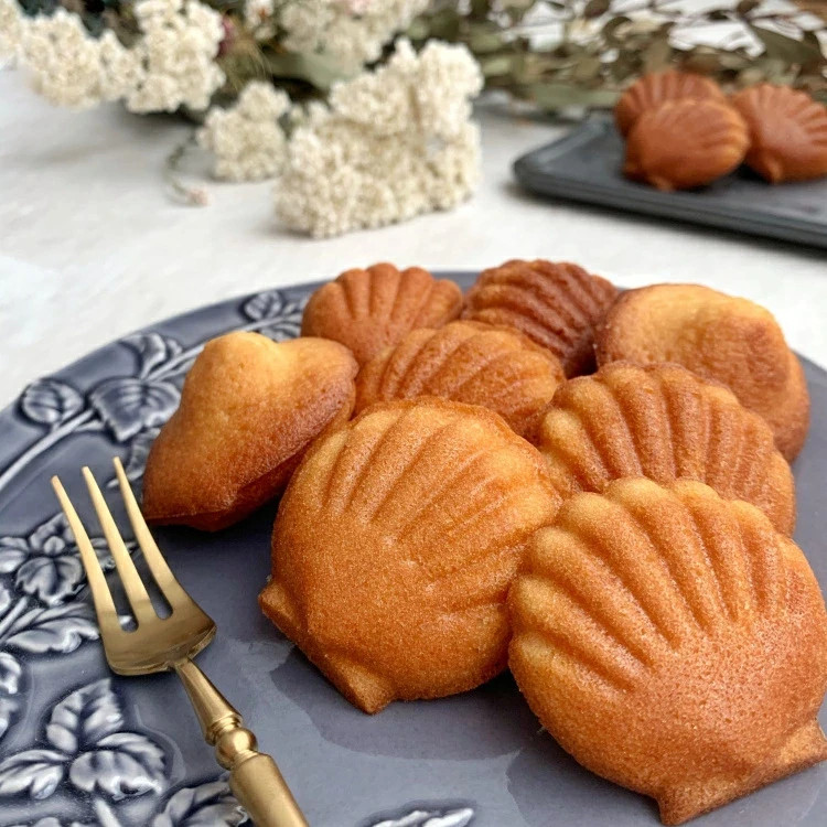 Matsunaga Majimaya Mini Madeleine Scallops cake mold 12pcs Baking sheet Oven gallery