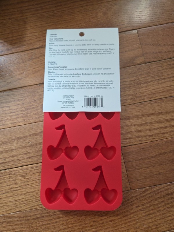 Two Makery Valentines Day Silicone Candy Mold Bakeware Heart Shape NEW gallery
