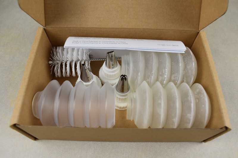 Pampered Chef Easy Accent Decorator 1778 & Bottle Set 1585- Both Complete gallery