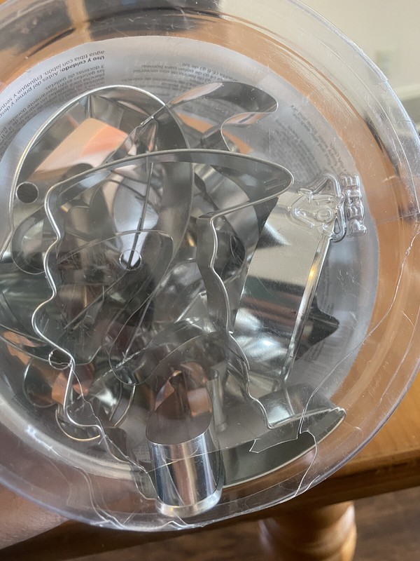 Wilton Metal Cookie Cutter Tub 18pcs Halloween 070896620149 gallery