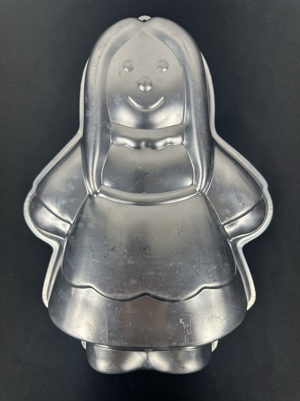 Wilton Cake Pan Mold Little Dolly Girl #2105-9404 Vintage 1975 Doll
