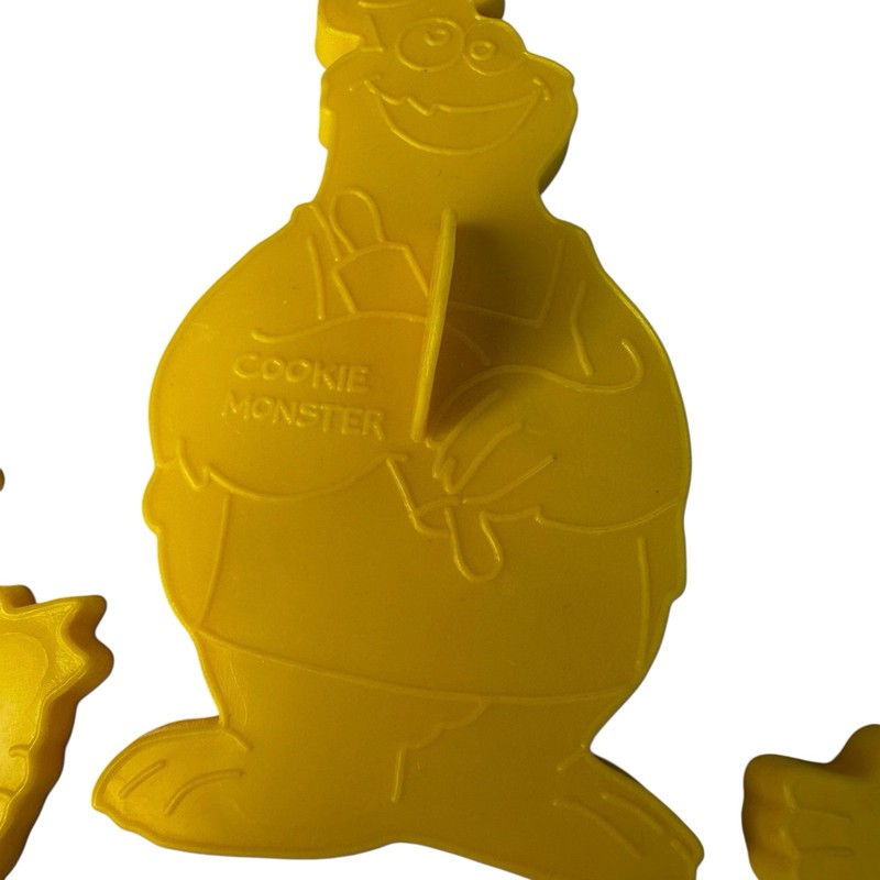Vintage Lot 3 Wilton Sesame Street Cookie Cutters Playdoh Molds Muppets 70s gallery