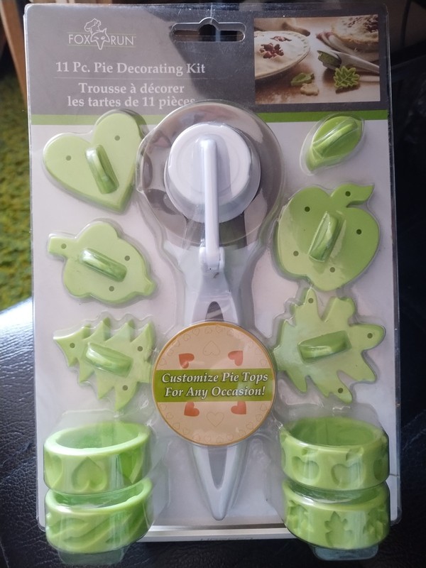 Pie Decorating Kit Cutters Rollers Apple Heart Leaf Christmas FOX RUN 11 Piece